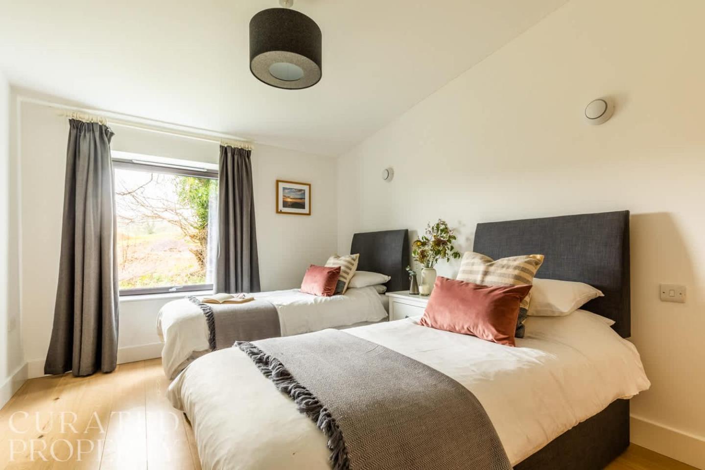 Stunning 5 Bedroom New Build With Amazing Views! Bath Zewnętrze zdjęcie